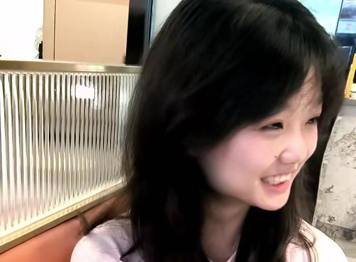 她