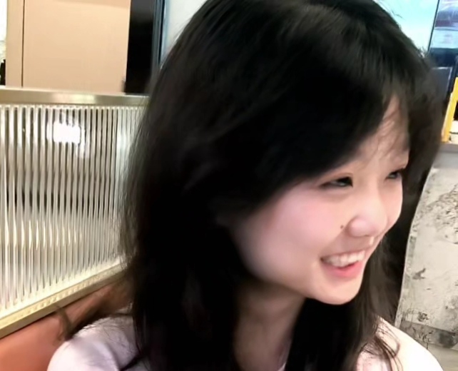 她